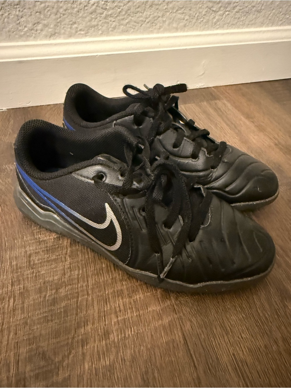 Nike Jr Tiempo Legend 10 Club IC Soccer Shoes Youth 1.5Y Black Blue DV4354